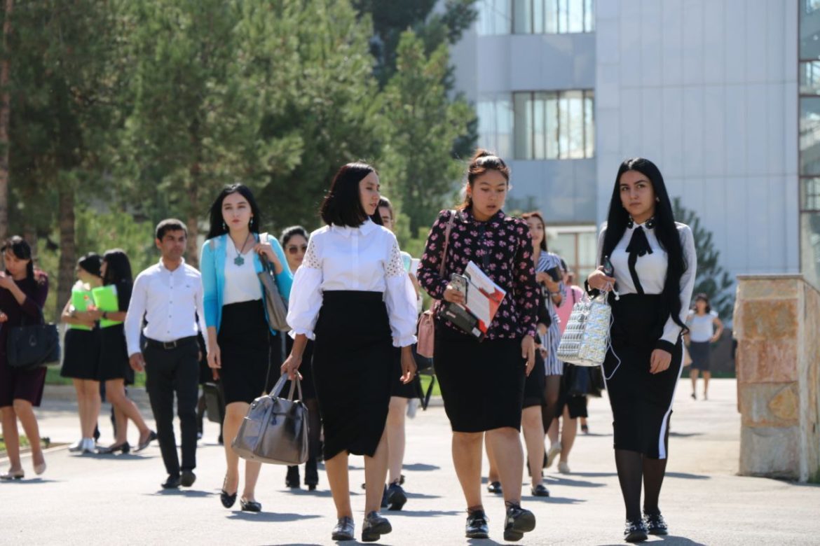 photo5458606346489410007