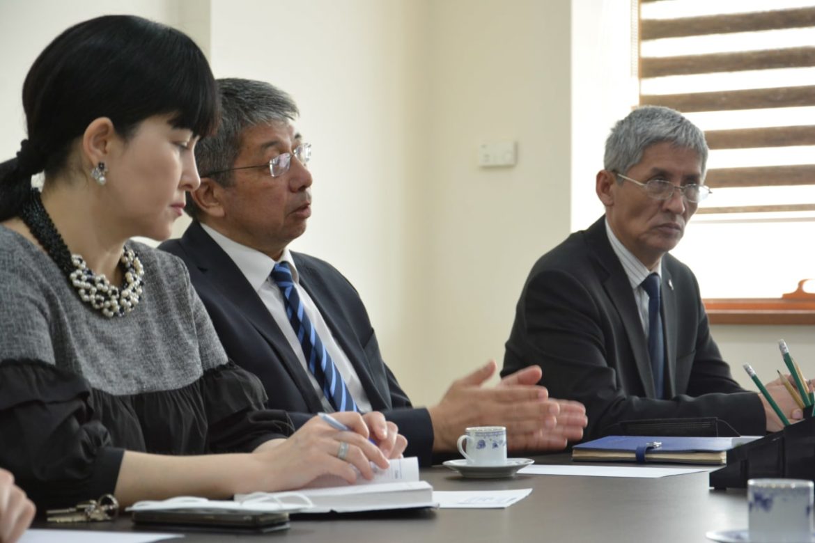 photo5474200389193675083