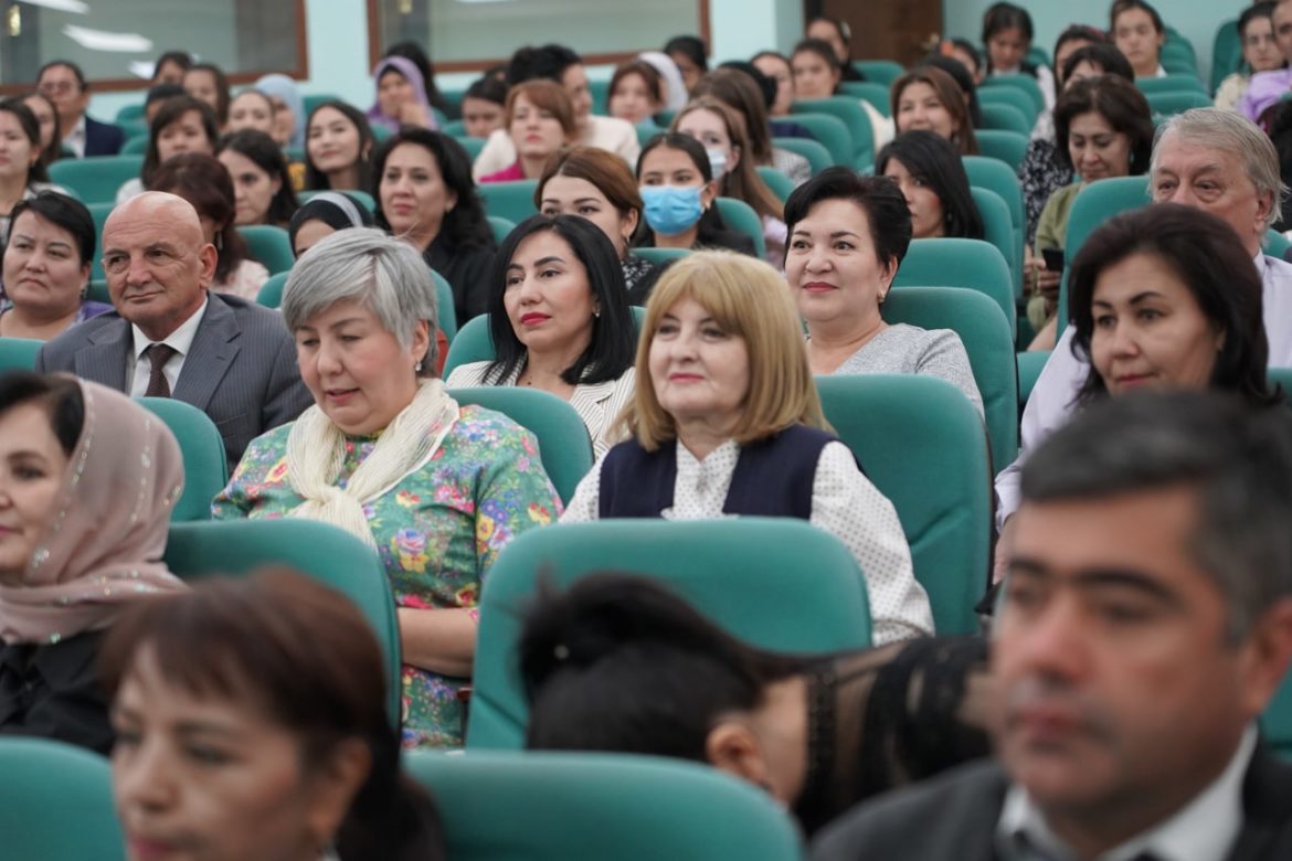 photo5382088390259881587