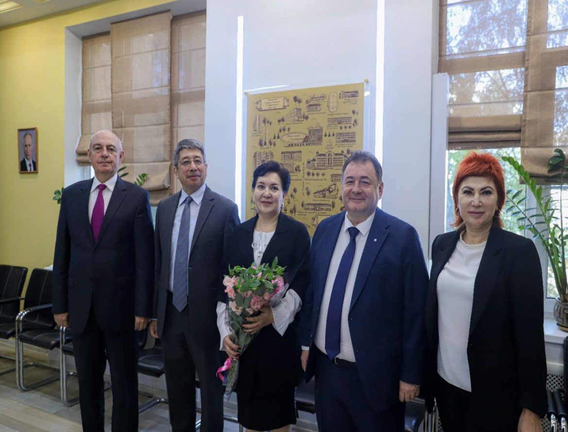 photo5458802312962225676