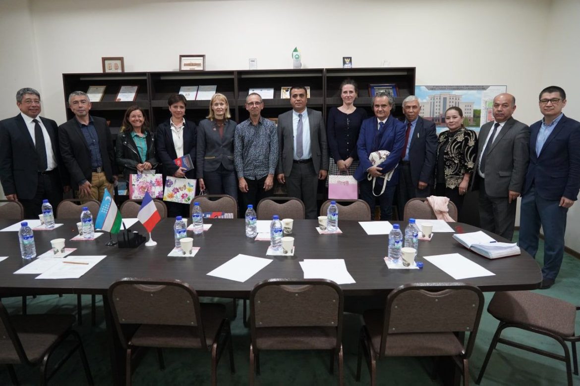 photo5460851068196993123